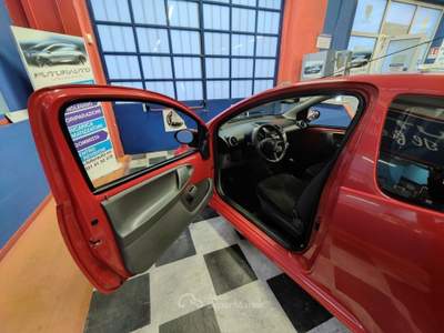 Toyota Aygo NEOPATENTATI.s Rosso usata Fino Mornasco