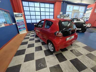 Toyota Aygo NEOPATENTATI.s Rosso usata Fino Mornasco