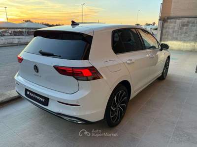 Volkswagen Golf 2.0 TDI DSG SCR Life COCKPIT-LUCI AMBIENTE Bianco usata Carovigno