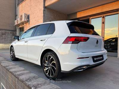 Volkswagen Golf 2.0 TDI DSG SCR Life COCKPIT-LUCI AMBIENTE Bianco usata Carovigno
