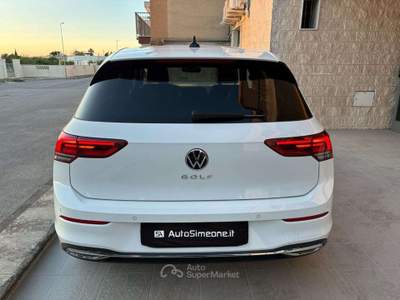Volkswagen Golf 2.0 TDI DSG SCR Life COCKPIT-LUCI AMBIENTE Bianco usata Carovigno