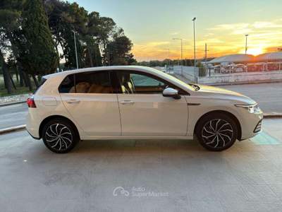 Volkswagen Golf 2.0 TDI DSG SCR Life COCKPIT-LUCI AMBIENTE Bianco usata Carovigno