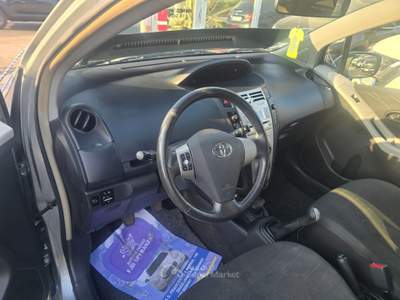 Toyota Yaris 3 porte Sol Grigio usata Qualiano