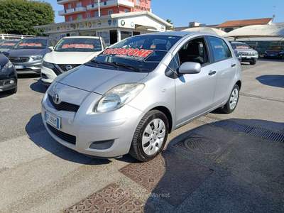 Toyota Yaris Sol 5 porte 2011 Argento usata Qualiano