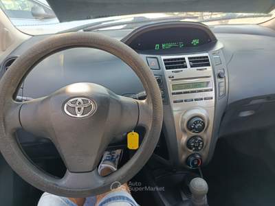 Toyota Yaris Sol 5 porte 2011 Argento usata Qualiano