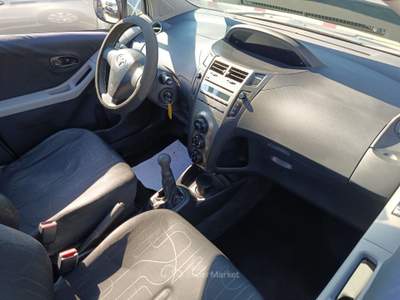 Toyota Yaris Sol 5 porte 2011 Argento usata Qualiano