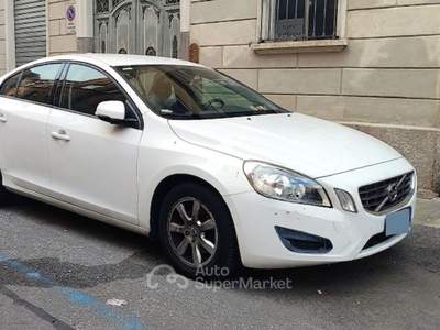 Volvo S60 D2 Kinetic Bianco usata Torino