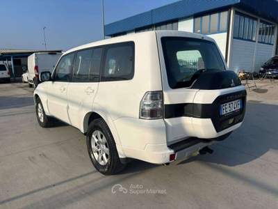 Mitsubishi Pajero Pajero IV 2007 3.2 cr Instyle 5p auto - FE374VF Bianco usata Basiliano