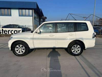 Mitsubishi Pajero Pajero IV 2007 3.2 cr Instyle 5p auto - FE374VF Bianco usata Basiliano