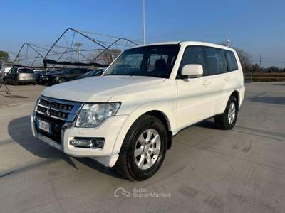Mitsubishi Pajero Pajero IV 2007 3.2 cr Instyle 5p auto - FE374VF Bianco usata Basiliano