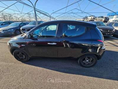Lancia Ypsilon neopatentati 1.0 firefly hybrid Gold tg : GK805RY Nero usata Basiliano