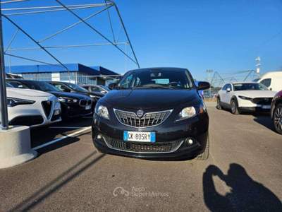 Lancia Ypsilon neopatentati 1.0 firefly hybrid Gold tg : GK805RY Nero usata Basiliano