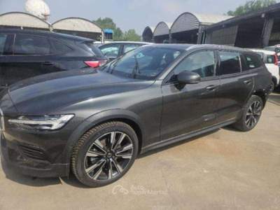 Volvo V60 Cross Country B4 197cv D AWD AUTOM. BUSINESS PRO - GJ261JR Nero usata Basiliano