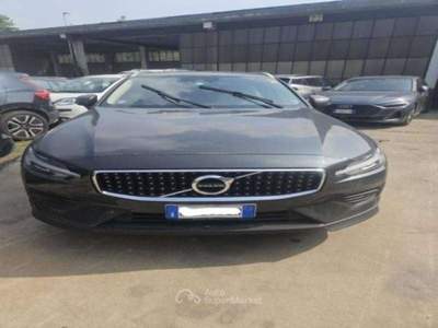 Volvo V60 Cross Country B4 197cv D AWD AUTOM. BUSINESS PRO - GJ261JR Nero usata Basiliano