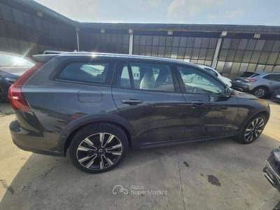 Volvo V60 Cross Country B4 197cv D AWD AUTOM. BUSINESS PRO - GJ261JR Nero usata Basiliano