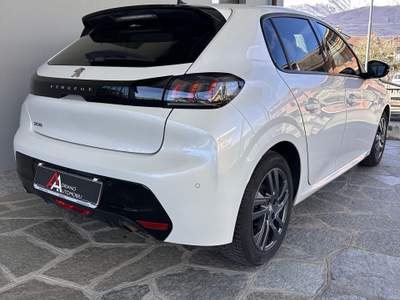 Peugeot 208 208 1.2 puretech Allure s&amp;s 75cv Bianco usata Bagnolo Piemonte