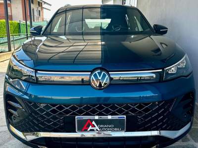 Volkswagen Tiguan 2.0 tdi R-Line Plus 150cv dsg Verde usata Bagnolo Piemonte