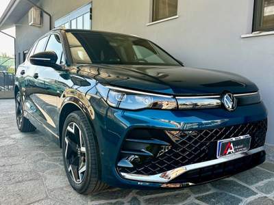 Volkswagen Tiguan 2.0 tdi R-Line Plus 150cv dsg Verde usata Bagnolo Piemonte