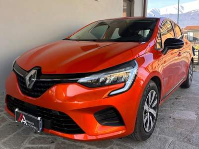 Renault Clio Clio 1.0 sce Life 65cv my21 Arancione usata Bagnolo Piemonte