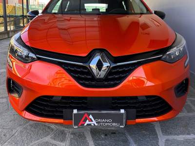 Renault Clio Clio 1.0 sce Life 65cv my21 Arancione usata Bagnolo Piemonte