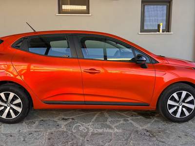Renault Clio Clio 1.0 sce Life 65cv my21 Arancione usata Bagnolo Piemonte