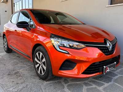 Renault Clio Clio 1.0 sce Life 65cv my21 Arancione usata Bagnolo Piemonte