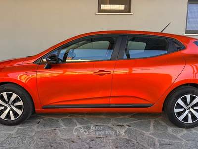Renault Clio Clio 1.0 sce Life 65cv my21 Arancione usata Bagnolo Piemonte