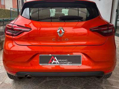 Renault Clio Clio 1.0 sce Life 65cv my21 Arancione usata Bagnolo Piemonte