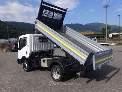 Nissan Cabstar RIBALTABILE TRILATERALE usata PALAZZAGO