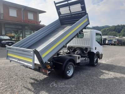 Nissan Cabstar RIBALTABILE TRILATERALE usata PALAZZAGO