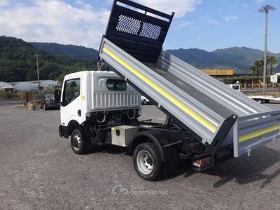 Nissan Cabstar RIBALTABILE TRILATERALE usata PALAZZAGO