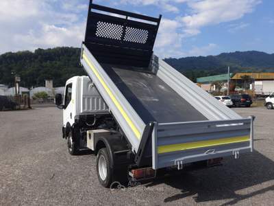 Nissan Cabstar RIBALTABILE TRILATERALE usata PALAZZAGO