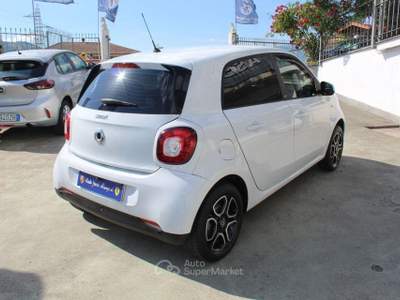 Smart ForFour 70 1.0 twinamic Passion Bianco usata Padula