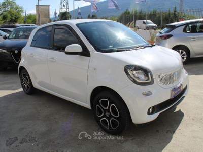 Smart ForFour 70 1.0 twinamic Passion Bianco usata Padula