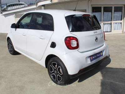Smart ForFour 70 1.0 twinamic Passion Bianco usata Padula