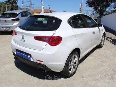 Alfa Romeo Giulietta 2.0 JTDm-2 170 CV Distinctive Bianco usata Padula