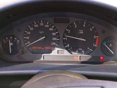 BMW Serie 3 318i 318i 4 porte Europa Oro usata Roma