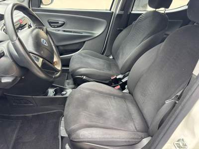 Lancia Ypsilon 1.3 MJT 16V 95 CV 5 porte S&S Gold Bianco usata Roma