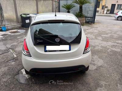 Lancia Ypsilon 1.3 MJT 16V 95 CV 5 porte S&S Gold Bianco usata Roma