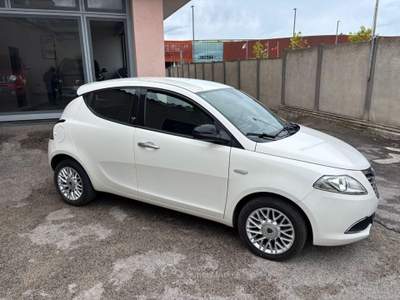 Lancia Ypsilon 1.3 MJT 16V 95 CV 5 porte S&S Gold Bianco usata Roma