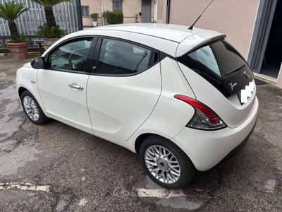Lancia Ypsilon 1.3 MJT 16V 95 CV 5 porte S&S Gold Bianco usata Roma