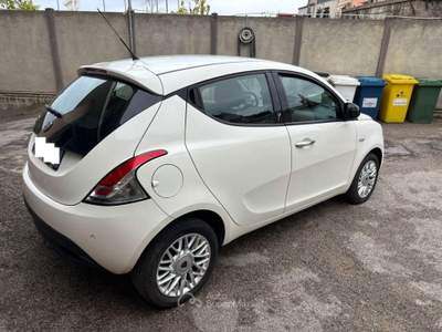 Lancia Ypsilon 1.3 MJT 16V 95 CV 5 porte S&S Gold Bianco usata Roma