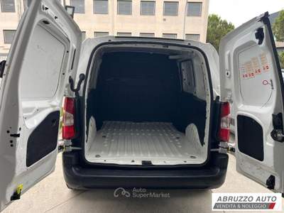 Opel Combo Cargo 1.5 D Passo Corto essential Bianco usata Città Sant'Angelo