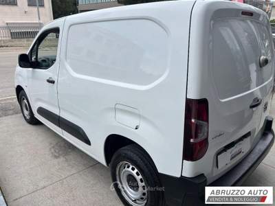 Opel Combo Cargo 1.5 D Passo Corto essential Bianco usata Città Sant'Angelo
