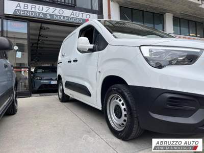 Opel Combo Cargo 1.5 D Passo Corto essential Bianco usata Città Sant'Angelo