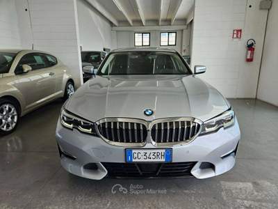 BMW Serie 3 330i Berlina 330i Luxury CV 258 auto Argento usata Martinengo