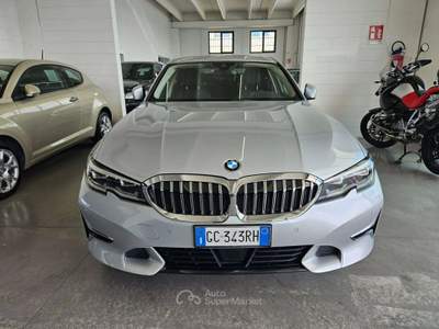 BMW Serie 3 330i Berlina 330i Luxury CV 258 auto Argento usata Martinengo