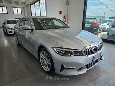 BMW Serie 3 330i Berlina 330i Luxury CV 258 auto Argento usata Martinengo