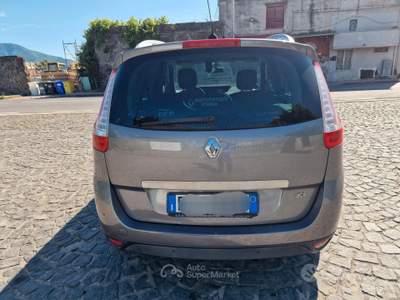 Renault Scénic Scenic XMod 1.5 dCi 110 7 POSTI usata Torre Annunziata