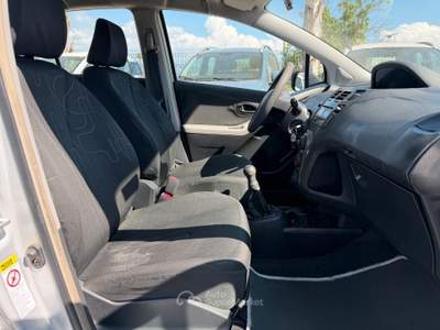 Toyota Yaris ANNO 2010 1.0 BENZINA 69 CV usata Striano